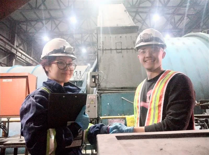 Аялдардын Эл аралык майрамын  утурлай!