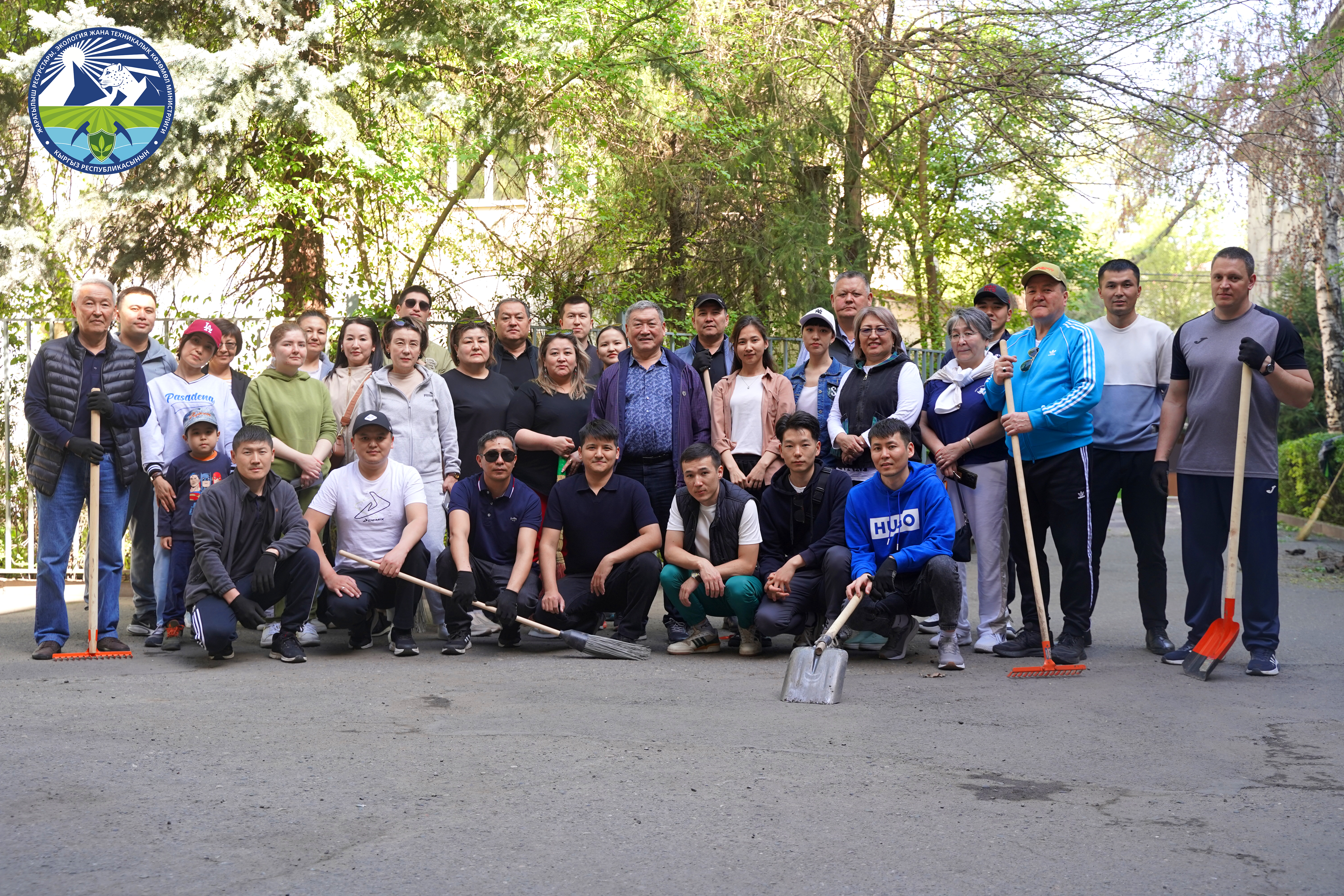 В Министерстве природных ресурсов Кыргызской Республики прошёл субботник. На этой неделе активное участие приняли подведомственные, структурные подразделения министерства и региональные управления