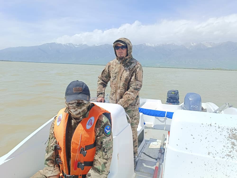 Рейд с использованием нового скутера "YAMAHA" для очистки озера Иссык-Куль от браконьеров и старых рыболовных сетей