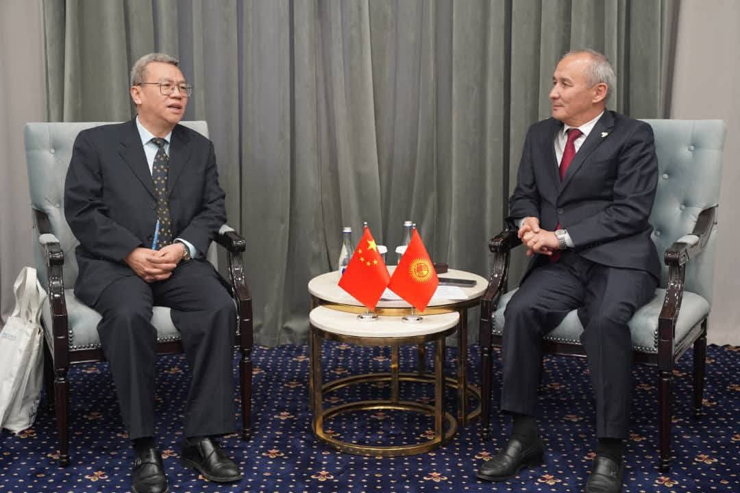 Министр природных ресурсов, экологии и технического надзора Кыргызской Республики  М. Машиев провёл встречу в формате визита вежливости с Генеральным директором Департамента сохранения дикой природы Национальной администрации Китая по лесному хозяйству и пастбищам г-ном Вейшенгом Вангом