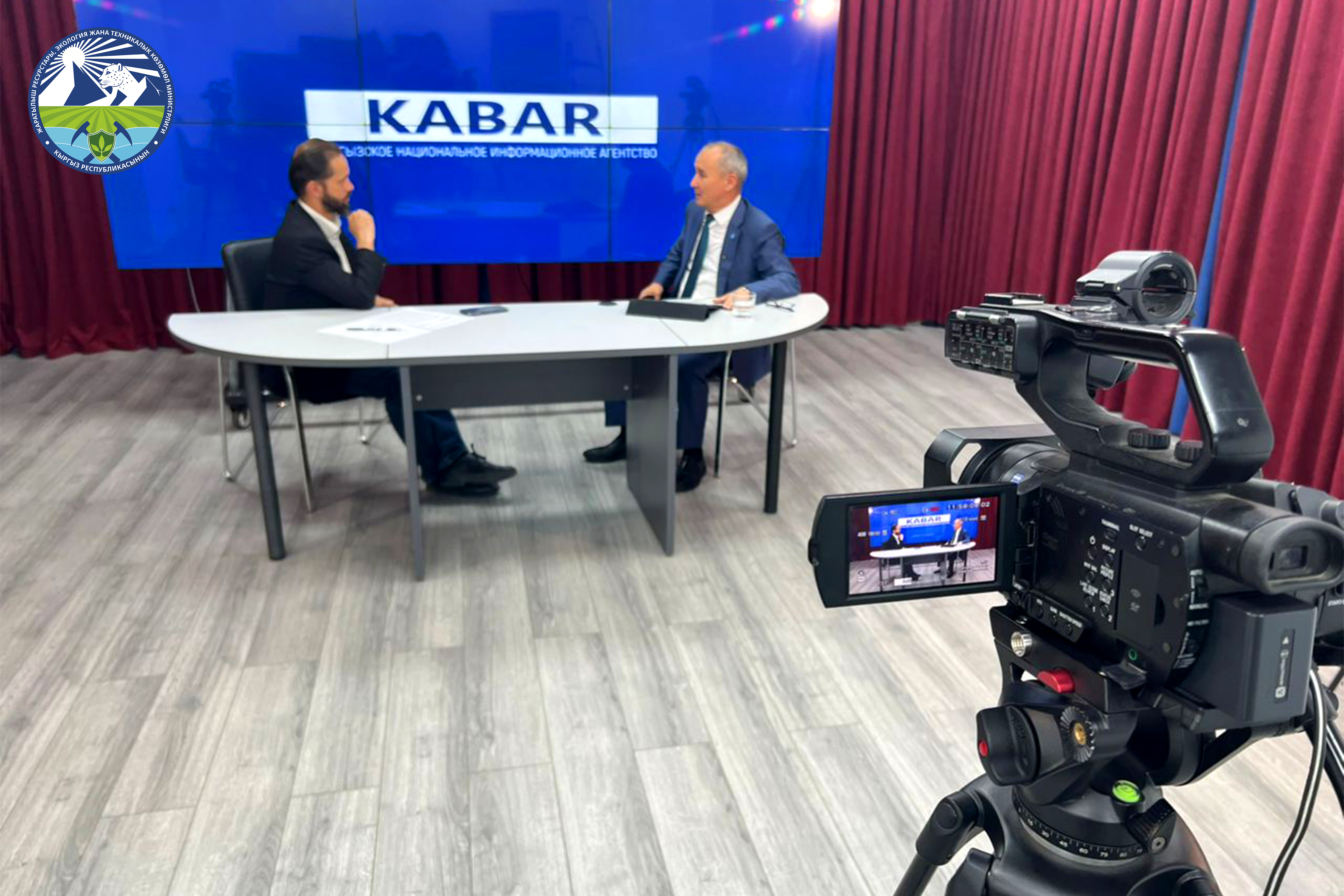 Министр природных ресурсов, экологии и технического надзора Кыргызской Республики Медер Машиев дал видеоинтервью КНИА “Кабар”, в котором рассказал о ключевых направлениях работы министерства, акцентировал внимание на вопросах изменения климата, качества атмосферного воздуха и охраны экосистемы озера Иссык-Куль