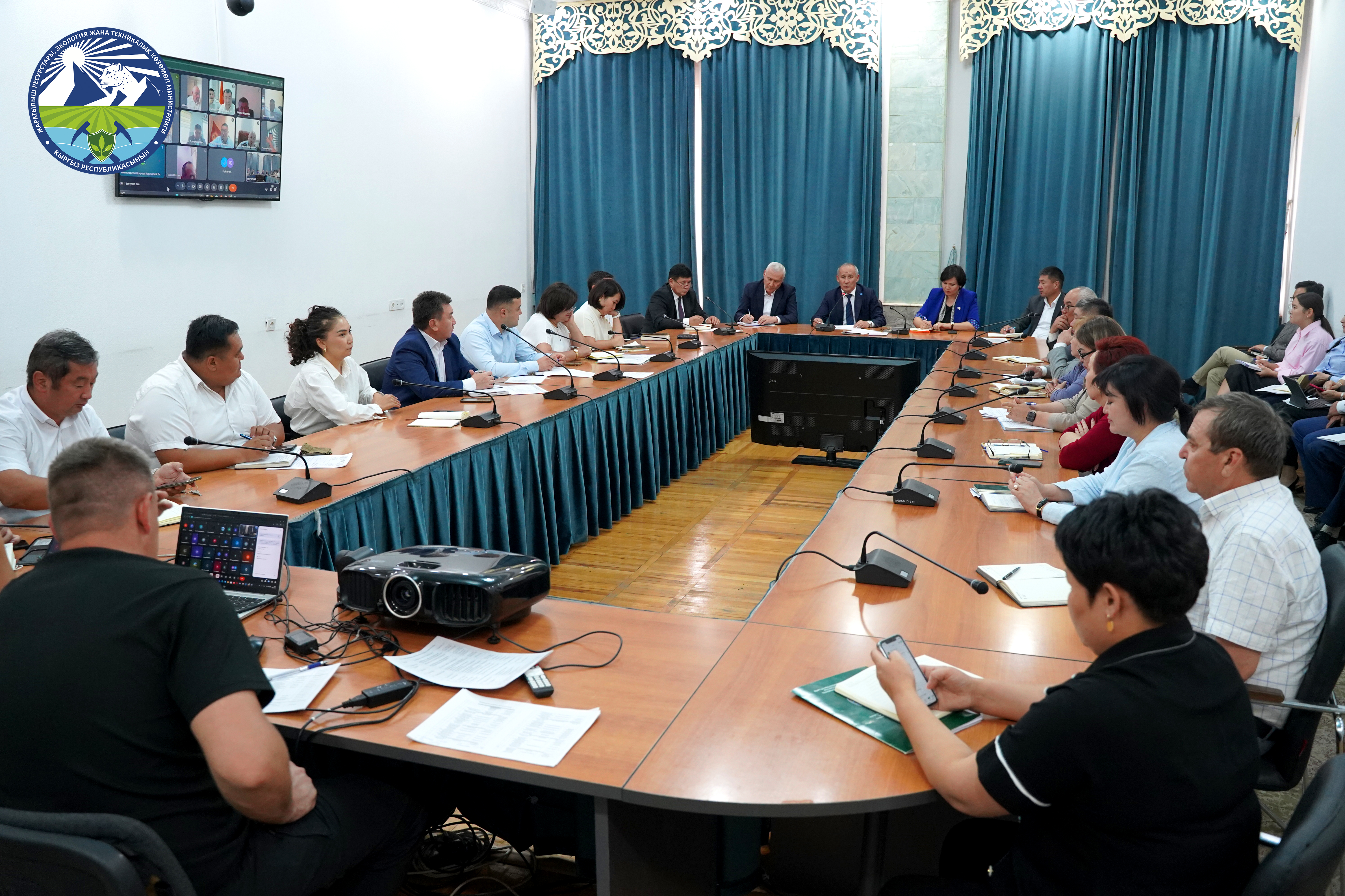 Министр М. Машиев провел расширенное аппаратное совещание