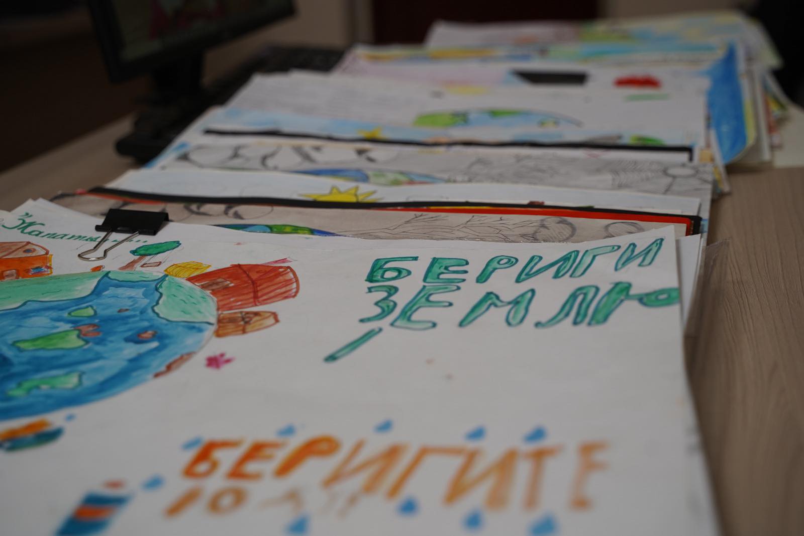 «Экология глазами детей» – выставка рисунков по итогам конкурса