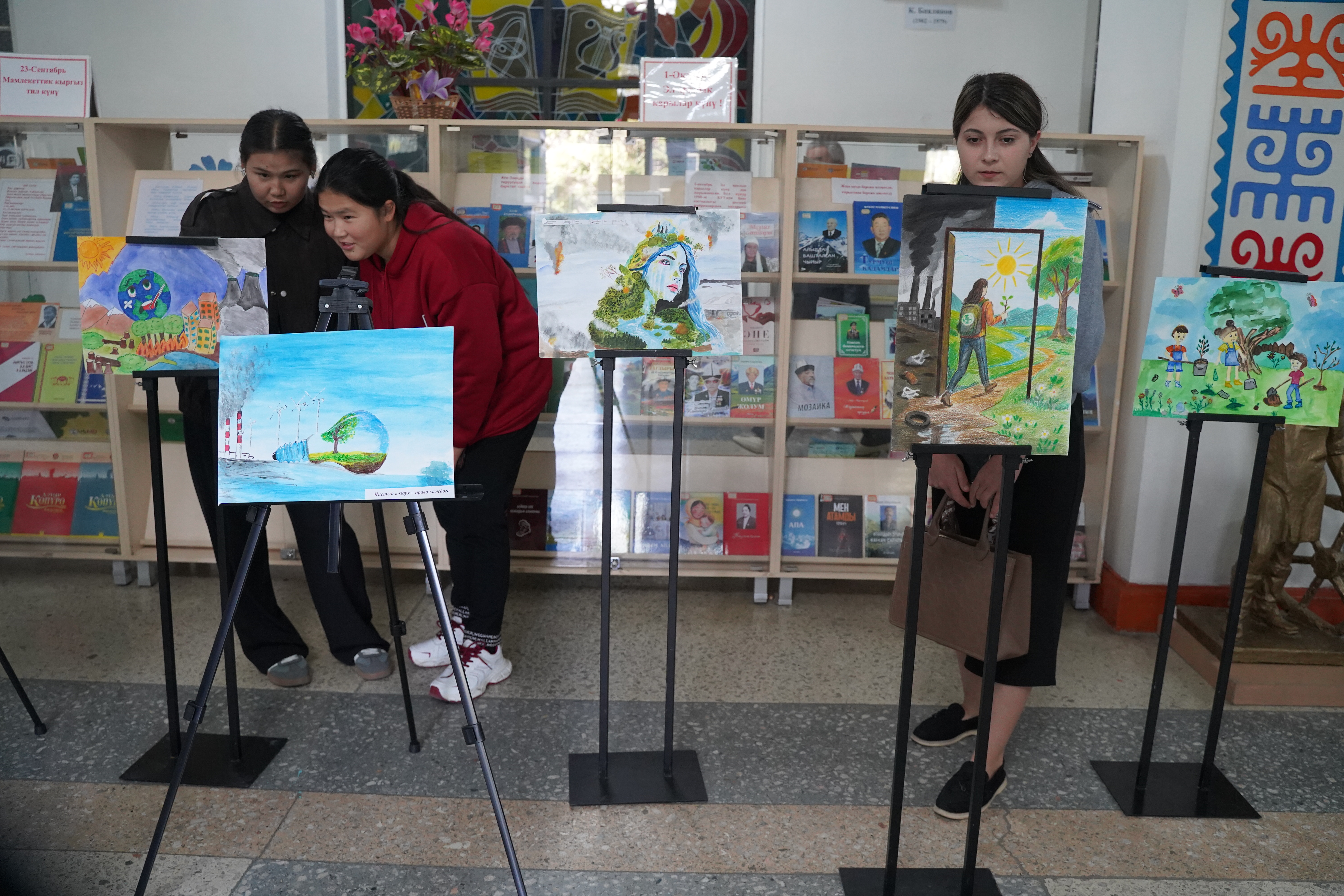 “Экология балдардын көзү менен” аттуу сүрөт көргөзмөсү ачылды