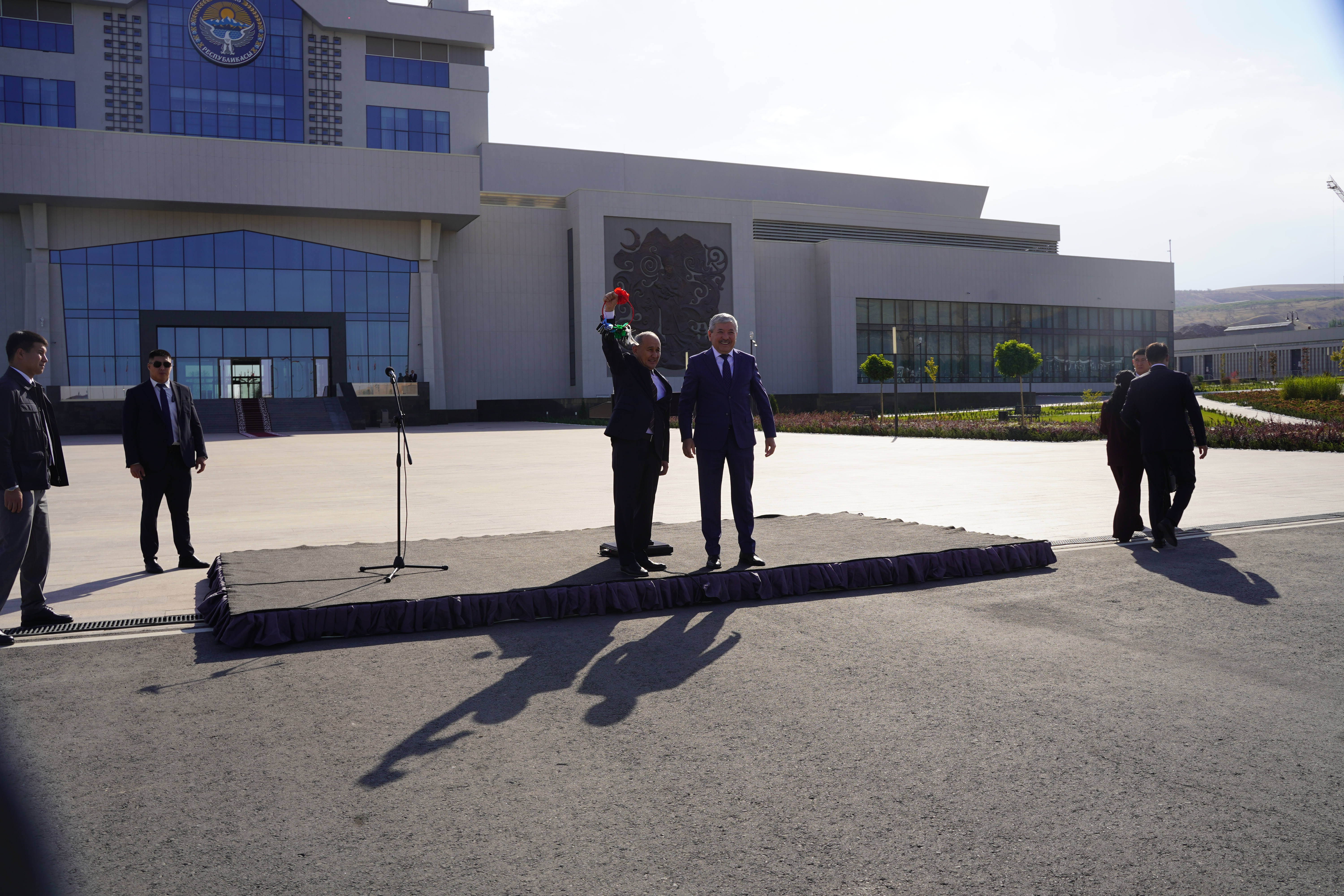 27 сентября 2025 года состоялась церемония передачи специальной техники Министерству природных ресурсов, экологии и технического надзора Кыргызской Республики (МПРЭТН).