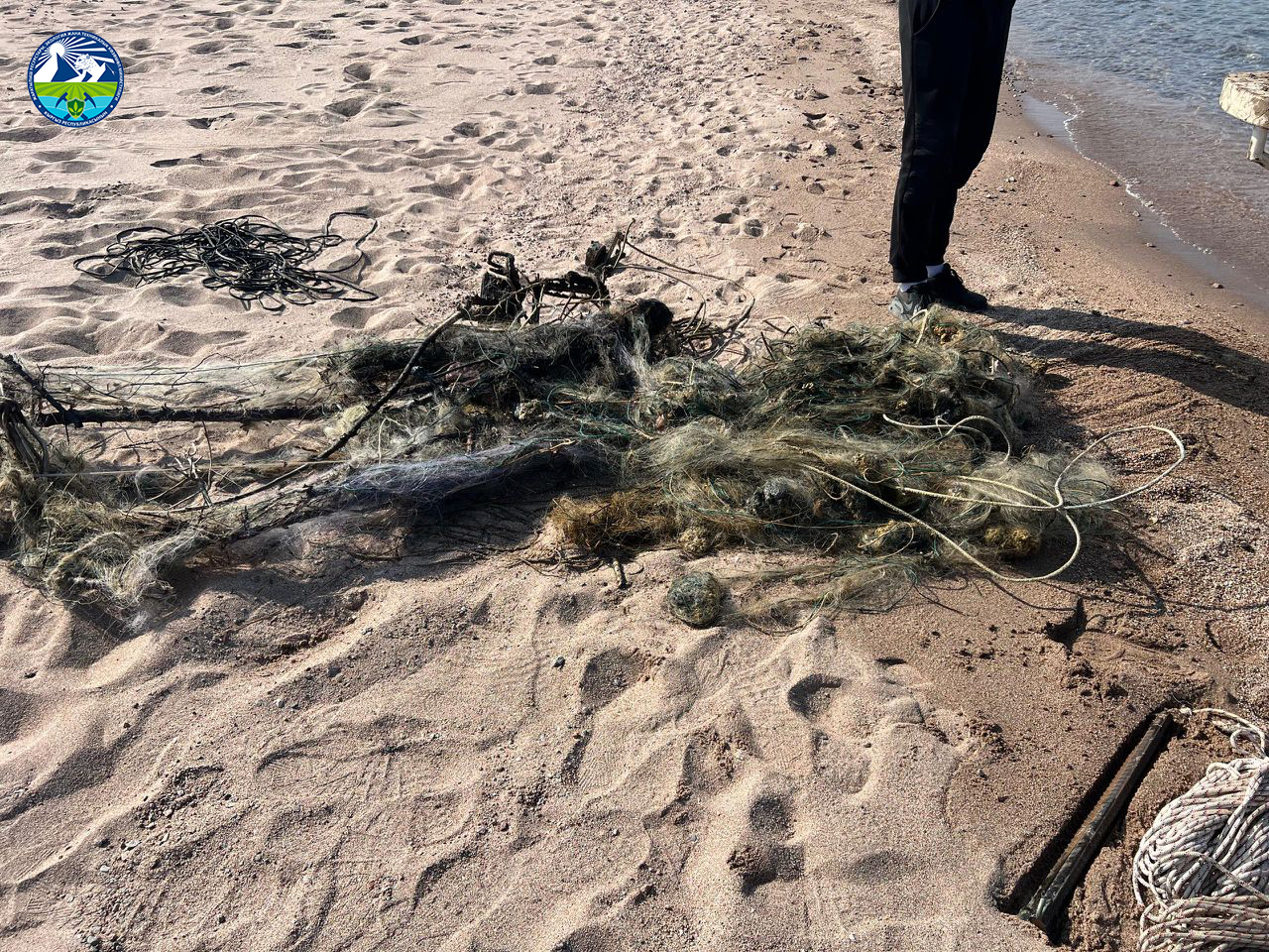 С акватории озера Иссык-Куль изъято около 500 метров старых сетей