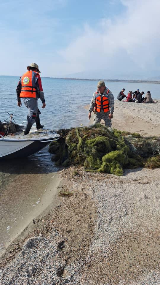 🔰Ысык-Көл акваториясында 1000 метр эски тор алынды