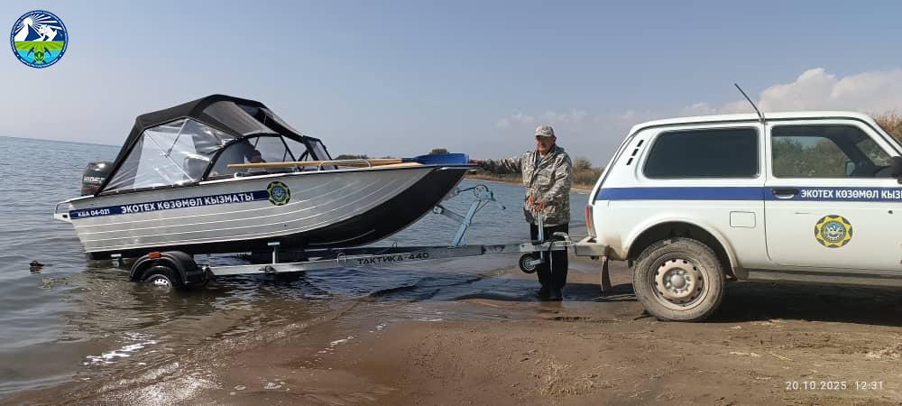 Тору-Айгыр айылынын көл жээги синтетикалык торлордон тазаланды