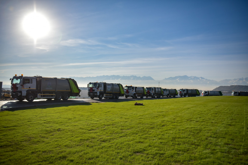 Сегодня, 14 ноября 2025 года, на территории мусороперерабатывающего завода состоялся первый пилотный завоз твердых бытовых отходов (ТБО).