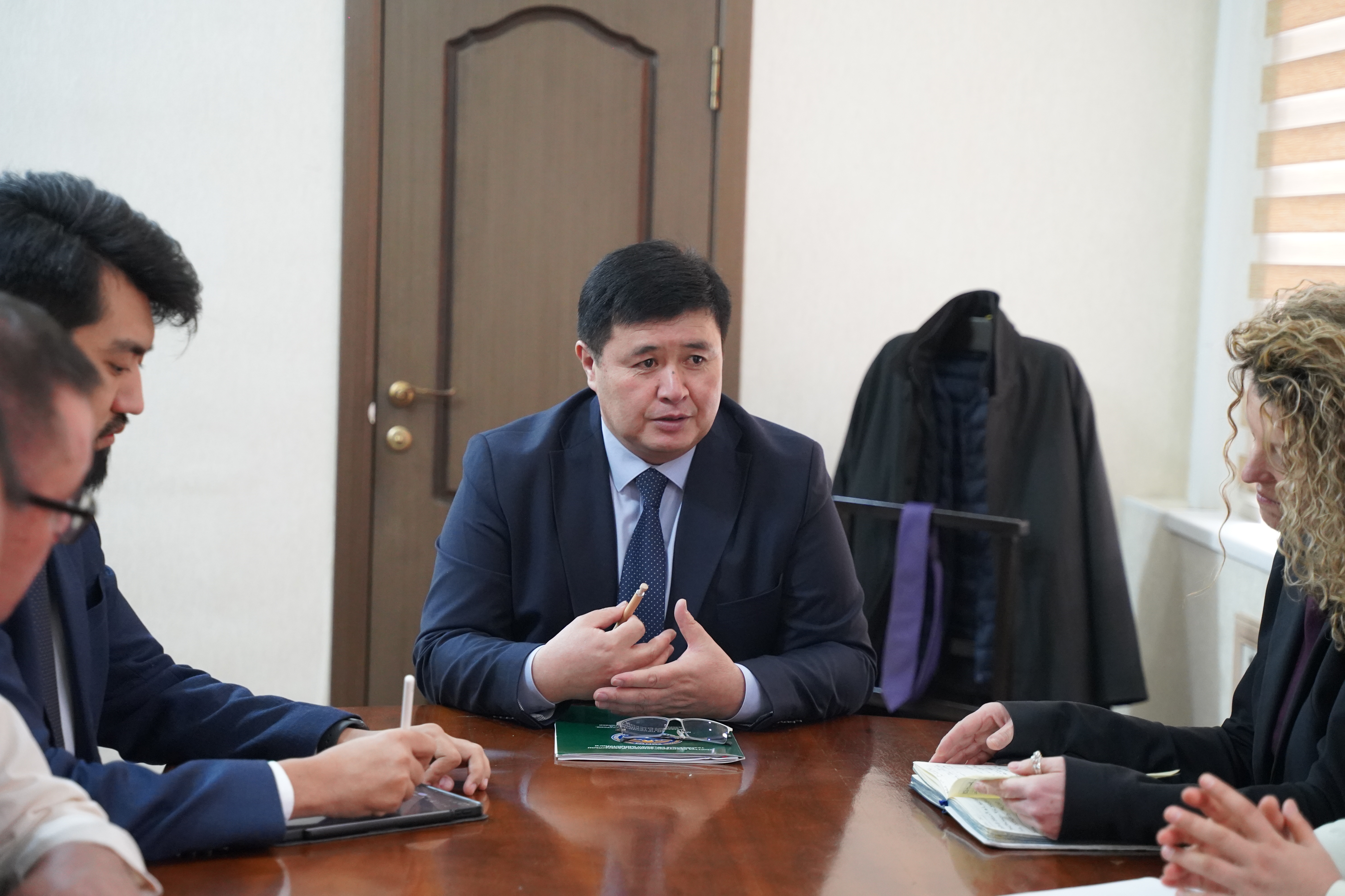 Кыргыз Республикасынын Жаратылыш  ресурстары, экология жана техникалык көзөмөл министринин орун басары АӨЭФ миссиясы менен жолугушту