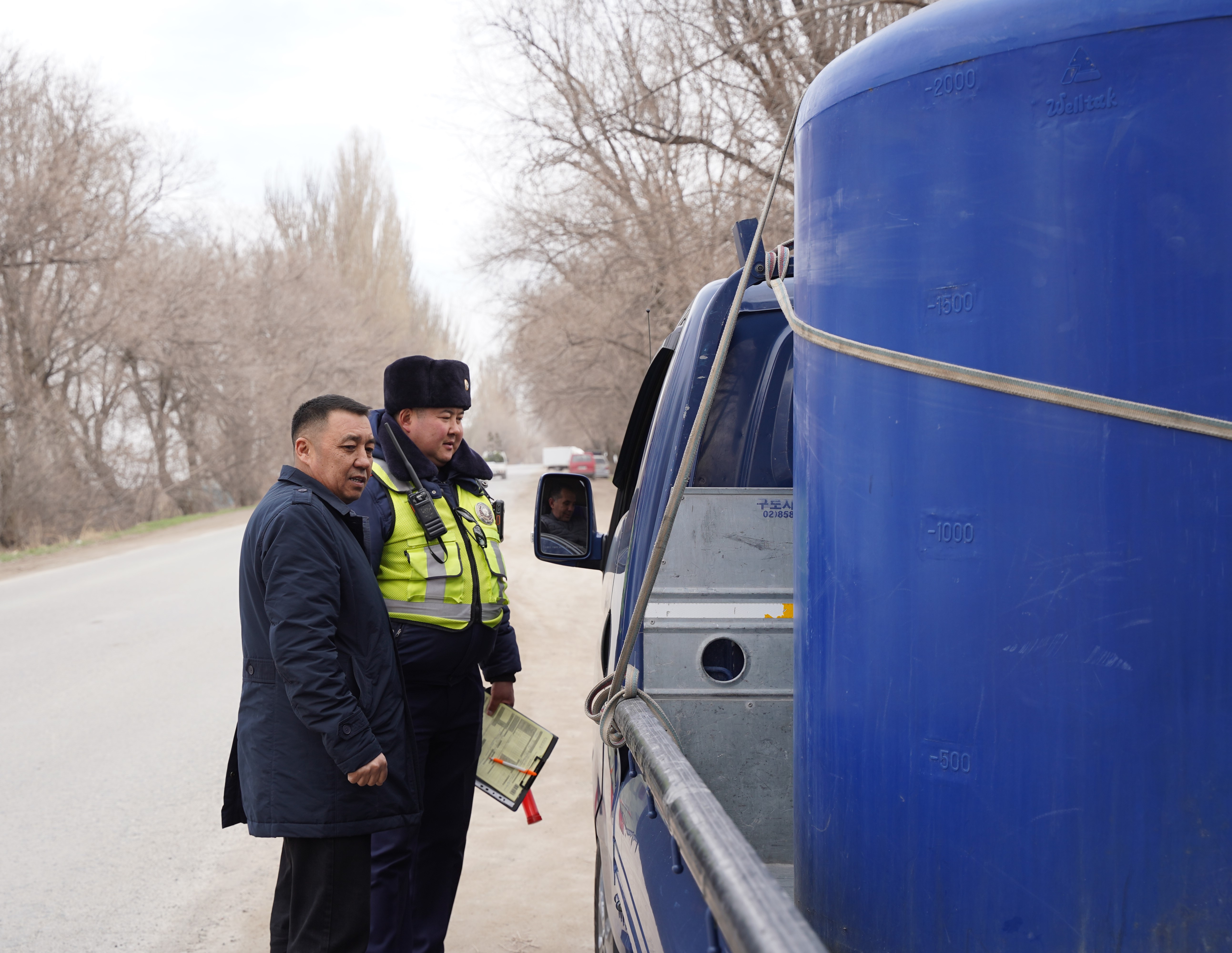 В Бишкеке продолжаются проверки автотранспорта на уровень загрязнения воздуха