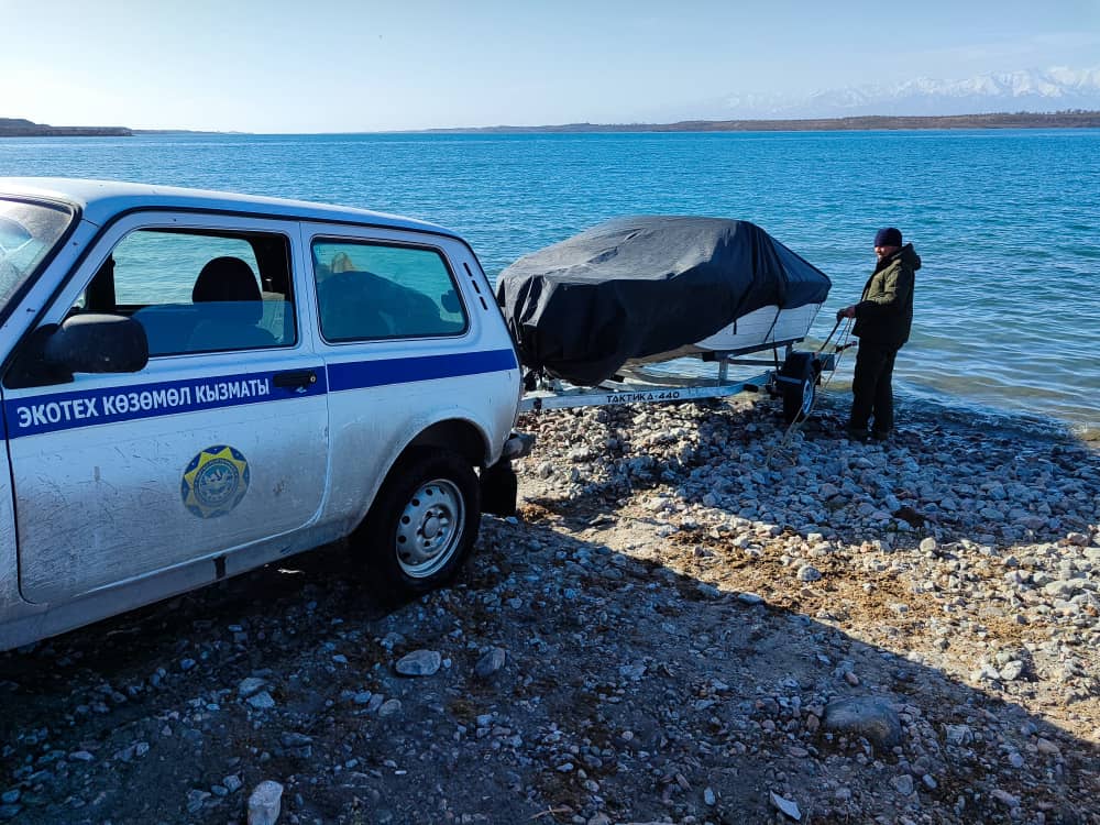 Узундугу үч футбол талаасына барабар торлор: Ысык-Көлдүн түбүнөн 300 метр мыйзамсыз шаймандар чыгарылды