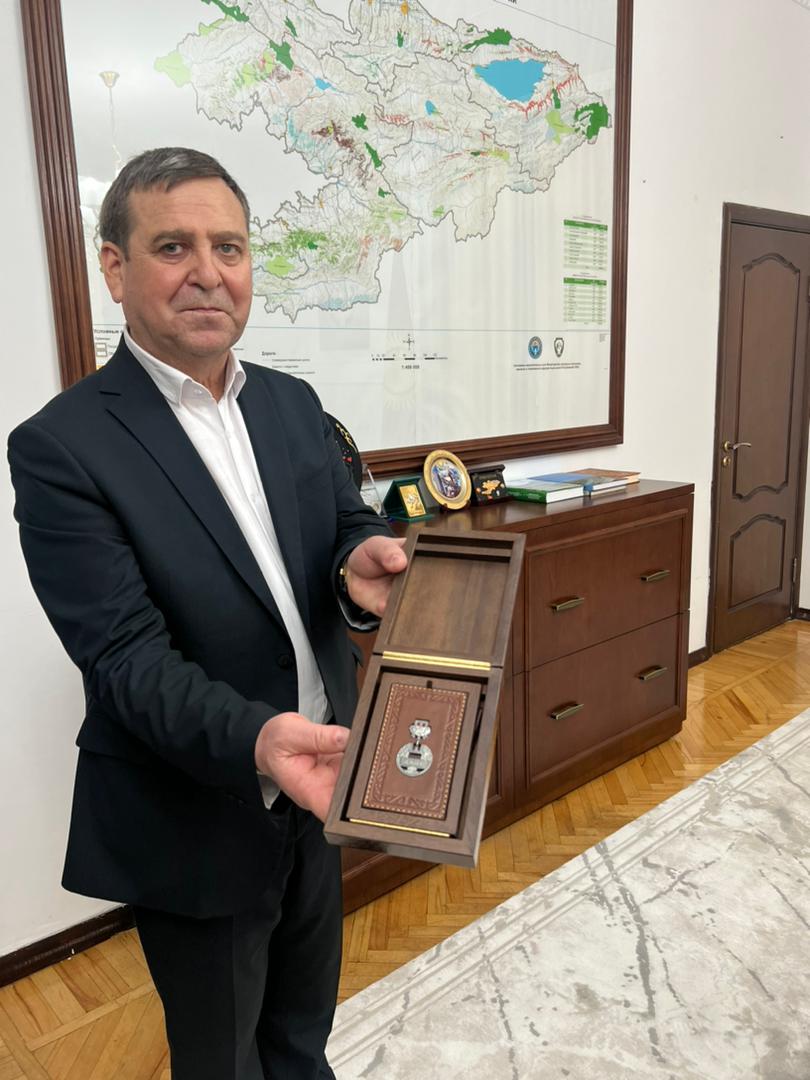 Кыргыз Республикасынын Президенти С.Н.Жапаров Жаратылыш ресурстар министрлигинин кызматкери И.Гильфановду «Даңк» медалы менен сыйлады.